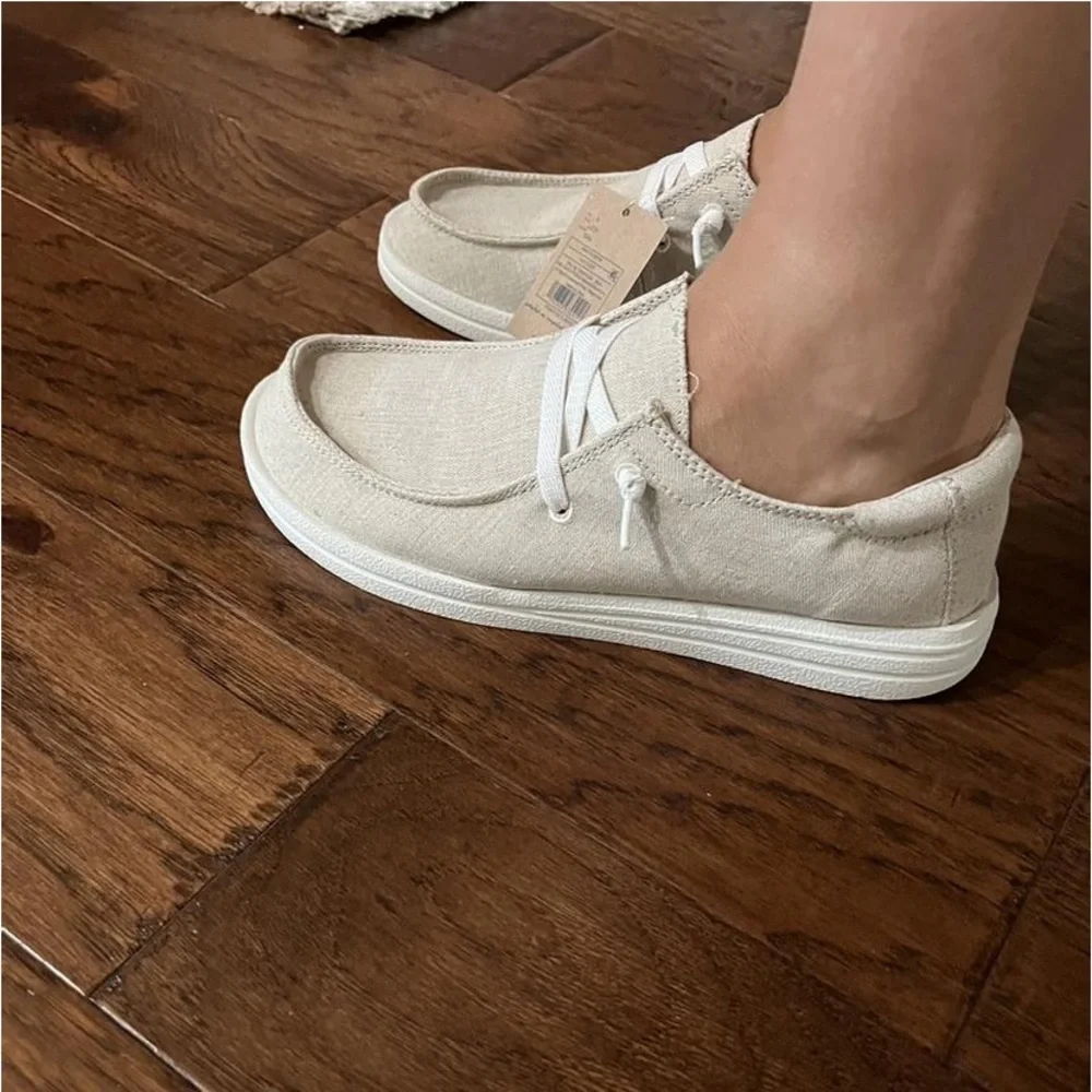 Mad Love Women's Lizzy Sneakers - Tan